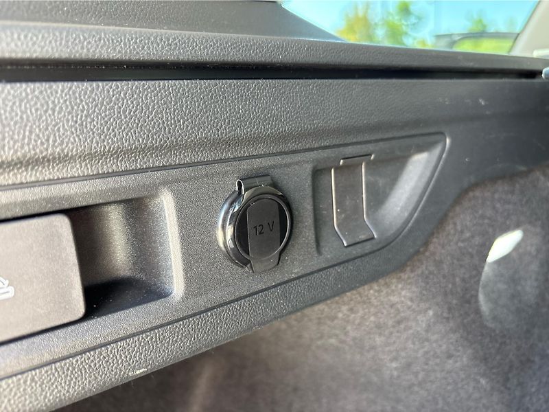 Volkswagen Passat 2.0 TDI 110 kW DSG ELEGANCE - fotka 25 z 30