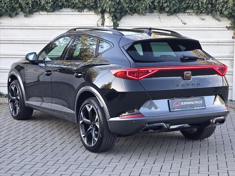 Cupra Formentor 2,0 TSi DSG 4x4 Matrix Tažné Z - fotka 4 z 26