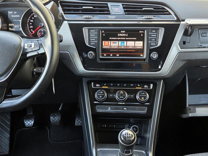 Volkswagen Touran 1,2TSi, 7míst, CEBIA   - fotka 34 z 44