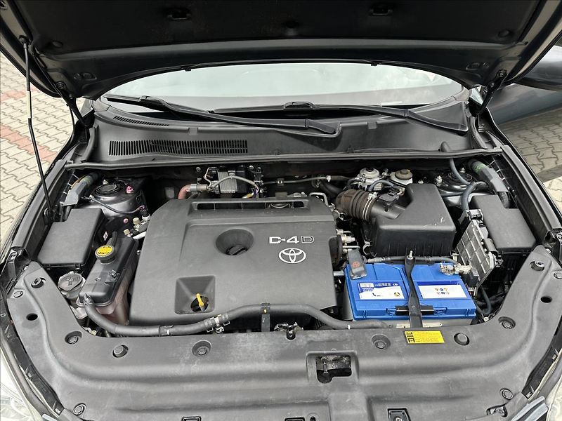 Toyota RAV4 2,2 D-4D BEZ KOROZE PO SERVISE - fotka 11 z 21