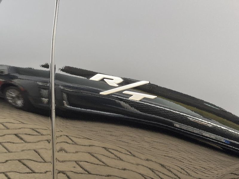 Dodge Charger 4dv. R/T 3,0 V6 AWD - fotka 36 z 40