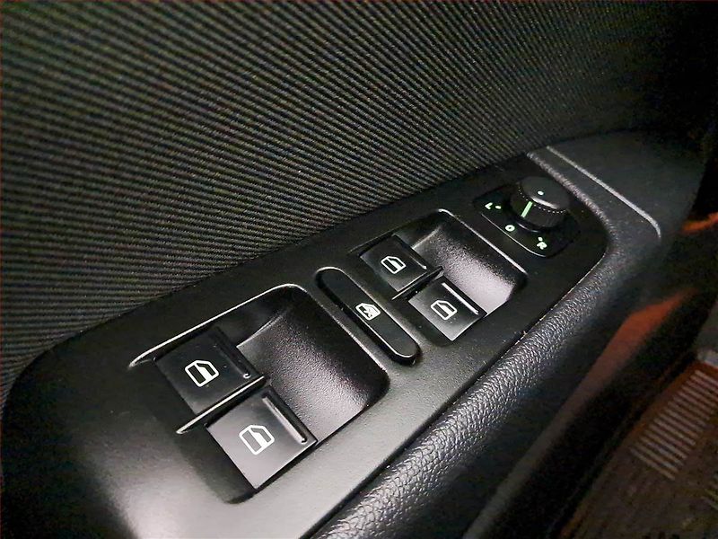 Škoda Superb (2013) 2.0 TDI, Xenony, Tempomat - fotka 19 z 20