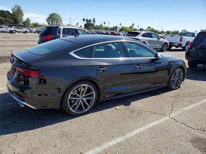 Audi S5 (2018) Auto na cestě - fotka 3 z 12