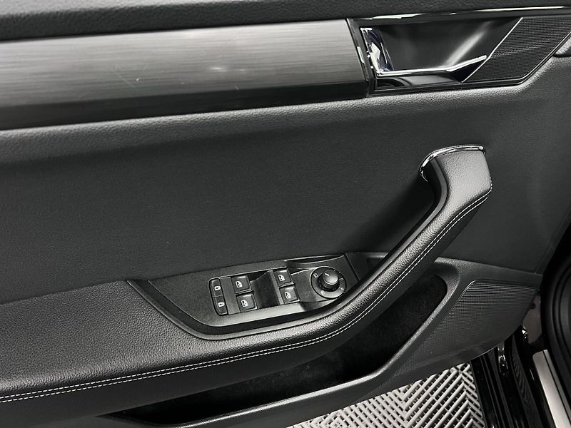 Škoda Superb 2.0 TSI 140 kW Style Servis - fotka 14 z 50