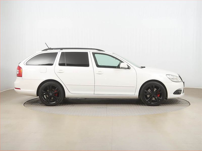 Škoda Octavia (2011) RS 2.0 TDI, Automat, Navi - fotka 6 z 16