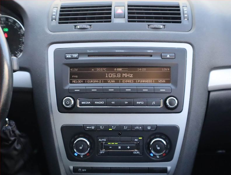 Škoda Octavia (2012) 2.0 TDI, Automat, Tempomat - fotka 11 z 17