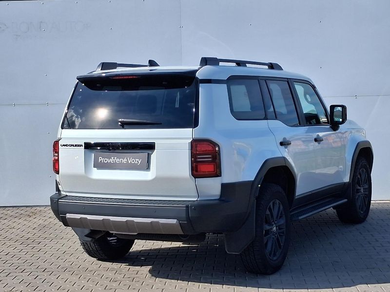 Toyota Land Cruiser 2.8 D-4D 6AT Executive MHEV AW - fotka 2 z 29
