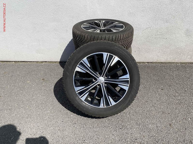 Mitsubishi Eclipse Cross (2018) 1.5 T-MIVEC 4x4, TOP, AT, LED - fotka 21 z 21