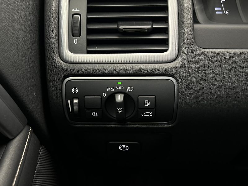 Volvo XC70 D4 SUMMUM AUT  - fotka 38 z 40