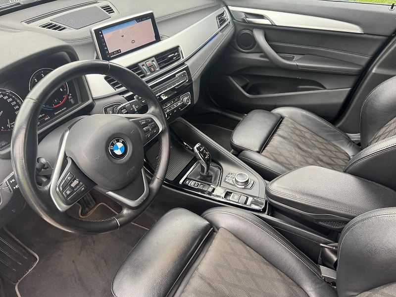 BMW X1 (2021) 18d X-DRIVE AT/8 X LINE ČR - fotka 10 z 30