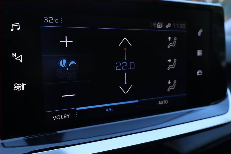 Peugeot 2008 (2020) 1.2 PureTech, Serv.kniha, Navi - fotka 16 z 26