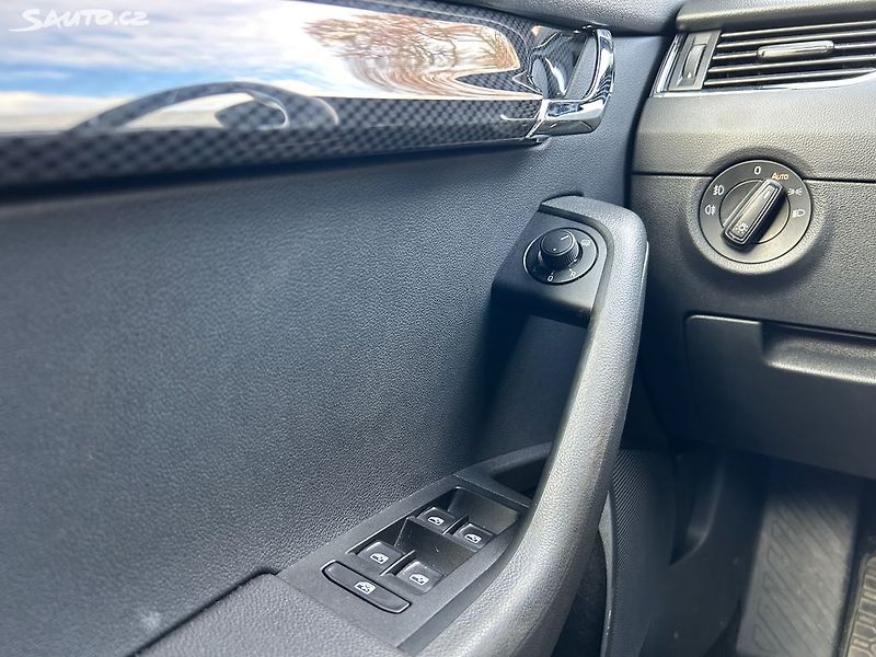 Škoda Octavia (2015) RS 2.0 TDi 135 KW - fotka 24 z 27