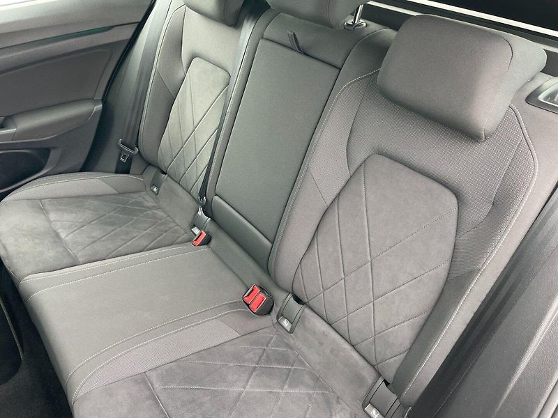 Volkswagen Golf (2021) Com. VIII 2.0TDi STYLE! ČR+1.m - fotka 19 z 38