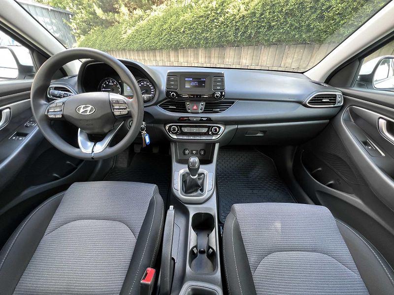 Hyundai i30 1.5 DPi 81 kW 1.MAJ SERVISKA - fotka 10 z 17