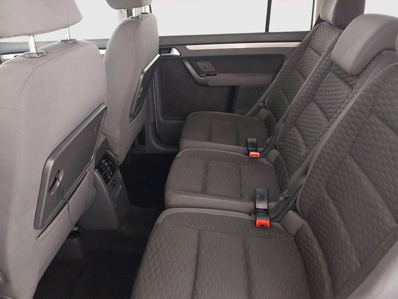 Volkswagen Touran (2007) 1.9 TDI, 7 míst, po STK, Tažné - fotka 10 z 17