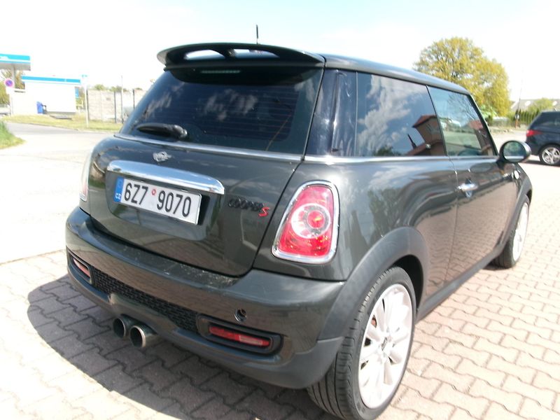 Mini Cooper S (2011) 1,6i AC TEMP ALU 135kW - fotka 8 z 28