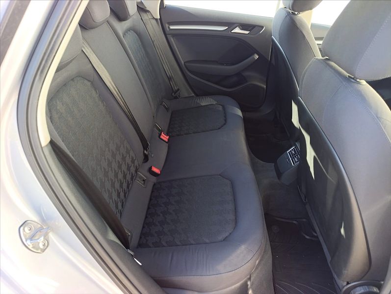 Audi A3 1,6 TDi Aut.klima,Navigace - fotka 24 z 34