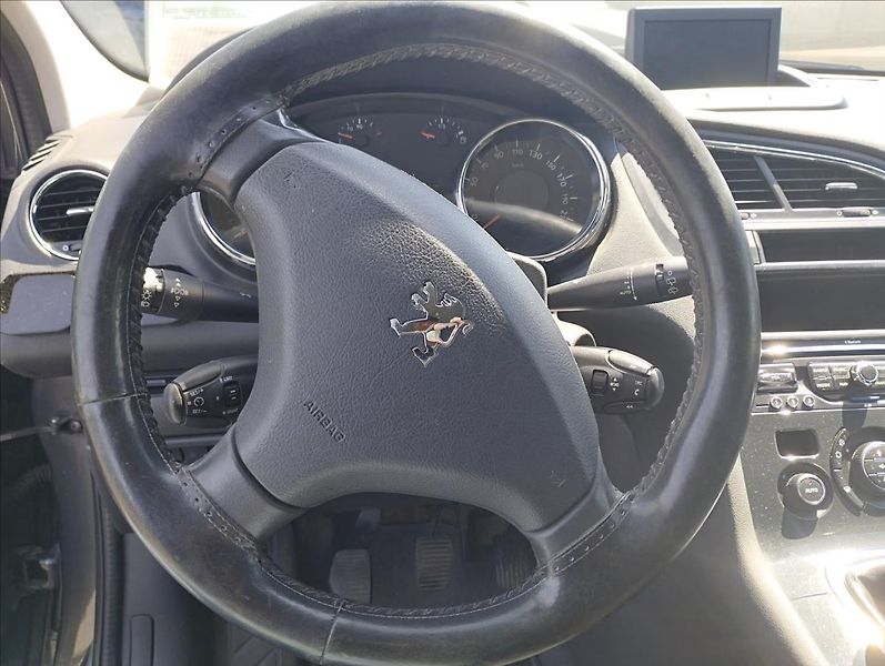 Peugeot 5008 1,6 HDi 82KW - fotka 11 z 14