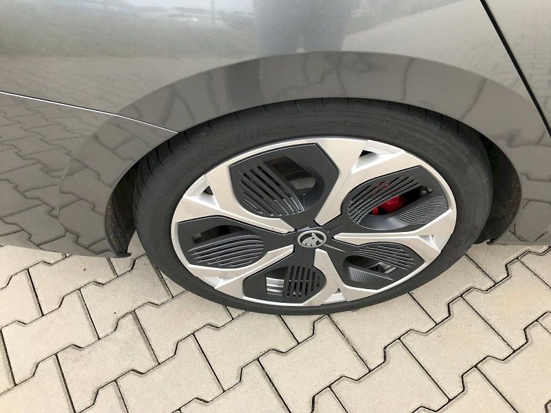 Škoda Octavia (2025) RS TS195/2.0A7F - fotka 15 z 25