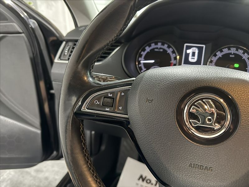 Škoda Octavia 2,0   TDI 110KW FULL LED KAMER - fotka 10 z 31