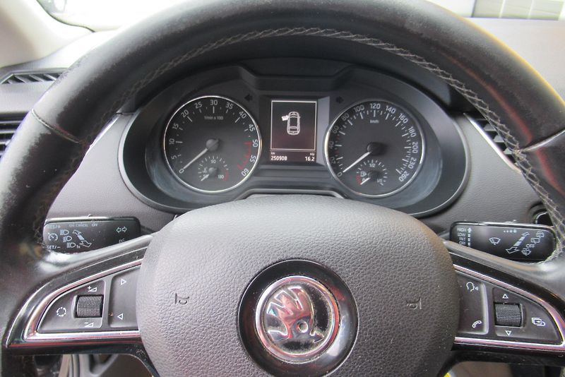 Škoda Octavia 2.0 TDi AUT. KLIMA SADA KOL - fotka 12 z 21