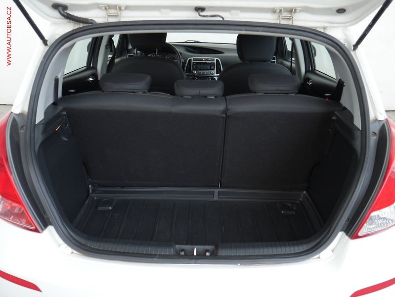 Hyundai i20 (2013) 1.2i, 1.maj,ČR, servis.kniha - fotka 7 z 15