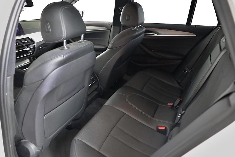 BMW Řada 5 520d xDrive Touring - fotka 14 z 14