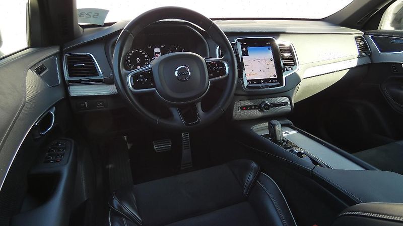 Volvo XC90 B5 AWD R-Design - fotka 5 z 25