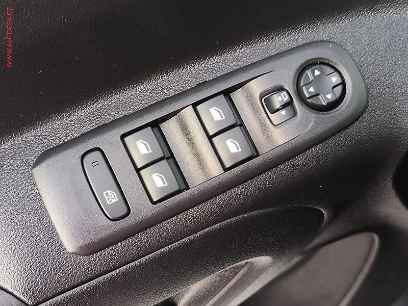 Opel Combo (2020) 1.5CDTi MAXi XL, Life, AT - fotka 23 z 24
