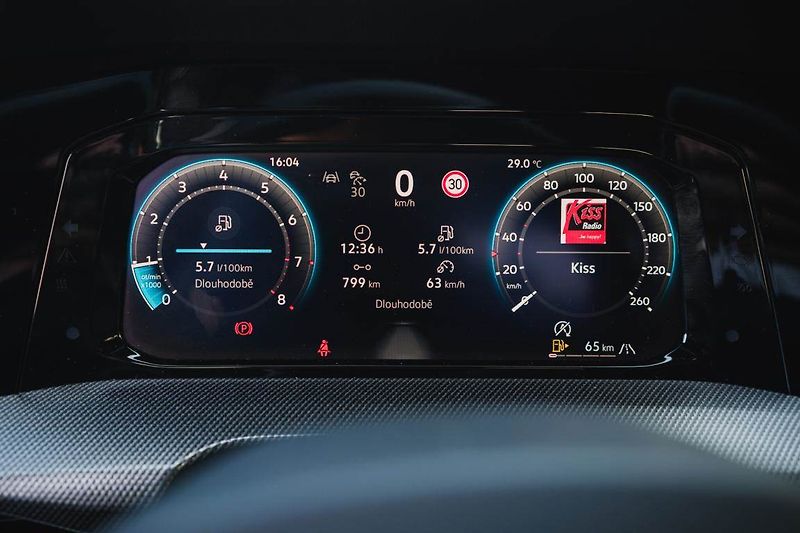 Volkswagen Golf (2025) R-Line 1.5 TSI - fotka 16 z 27