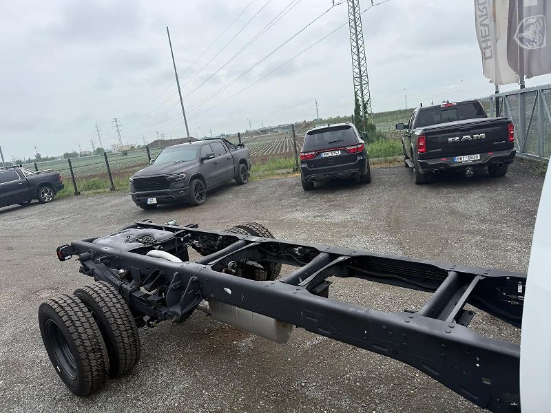 Dodge RAM (2025) 5500 Chassis Regular Cab - fotka 9 z 13