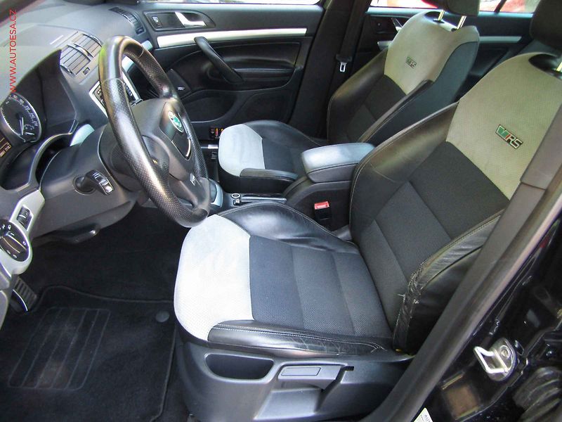 Škoda Octavia (2010) 2.0 TDi, RS, navi - fotka 8 z 17