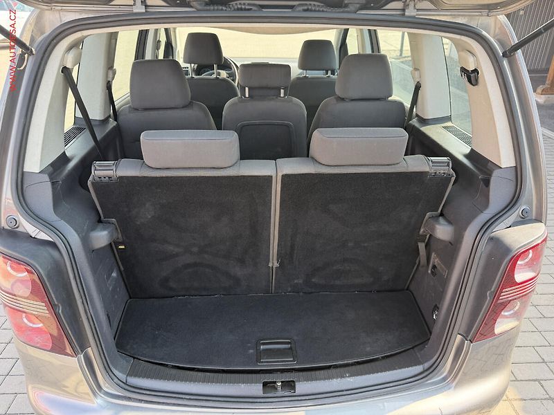 Volkswagen Touran (2008) 1.9TDi, AC, temp - fotka 7 z 17