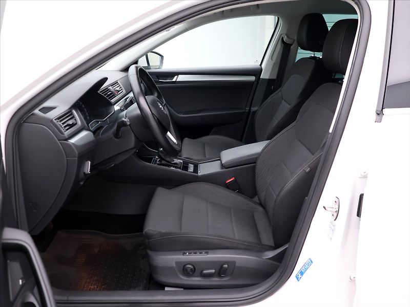 Škoda Superb 2,0 TDI 140kW DSG 4x4 CZ - fotka 11 z 31