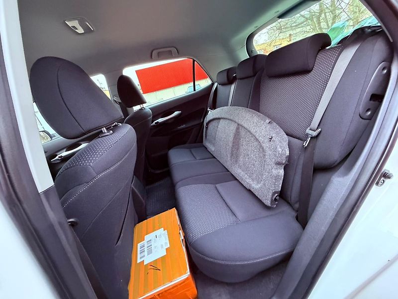 Toyota Auris 1.6 Valvematic, ČR - fotka 11 z 22