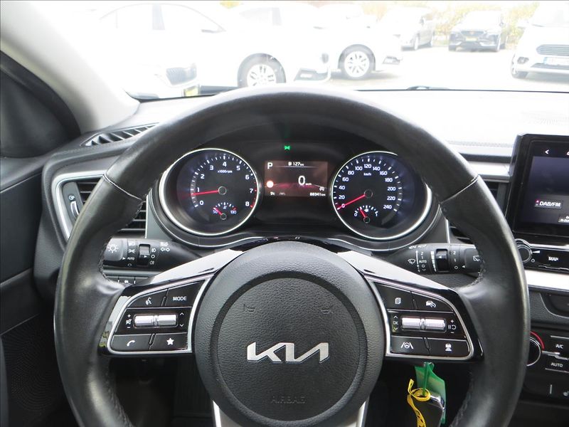 Kia Ceed 1,5 T-GDI 118kW SW Top AUT ČR - fotka 23 z 26