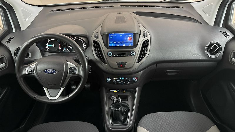Ford Tourneo Courier 1.5 TDCI Trend - fotka 8 z 21