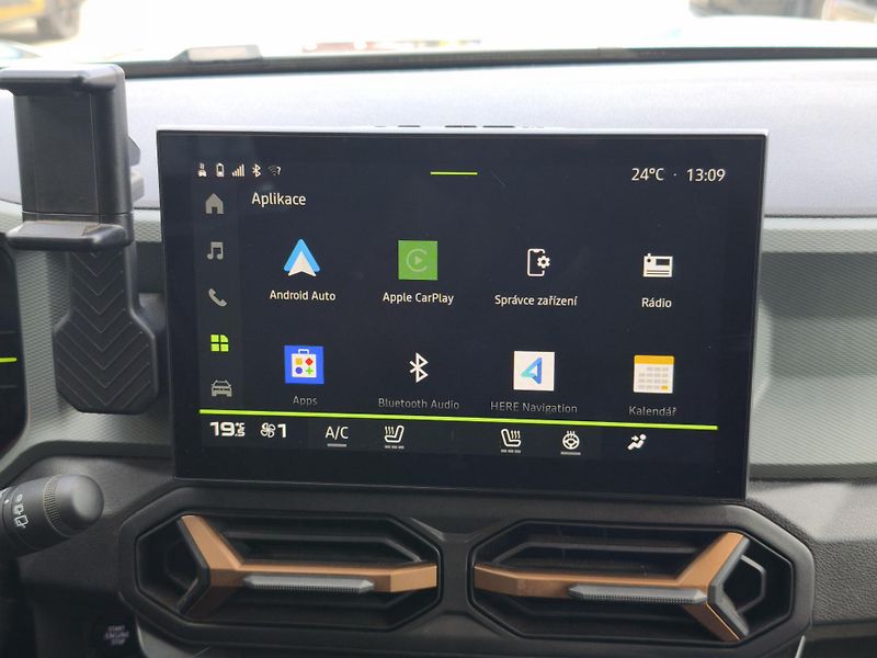 Dacia Duster 2024 ČR TCe 130 4x4 REZERVACE  - fotka 13 z 35