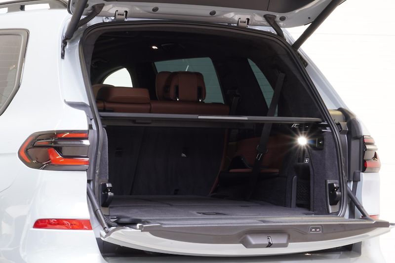 BMW X7 Xdrive40i,M-paket,ČR,1.M,Tažné - fotka 10 z 41