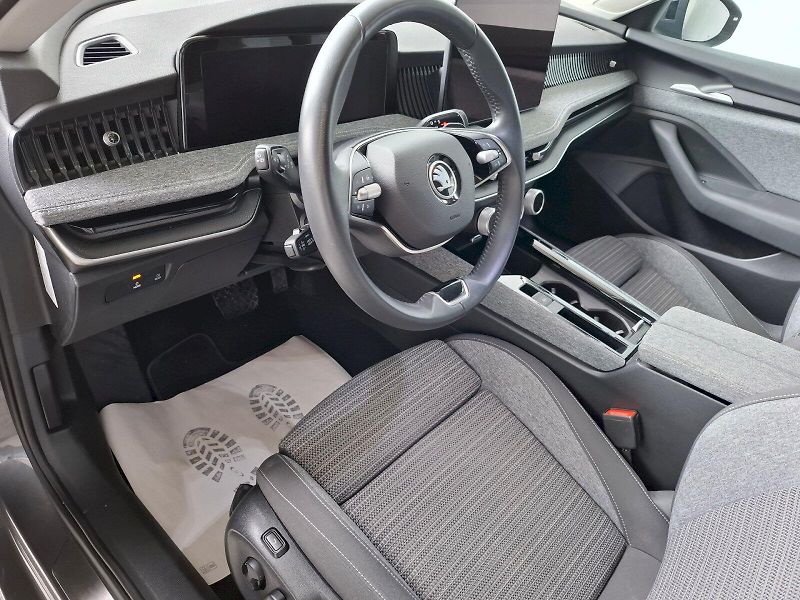 Škoda Superb (2024) SELECTION TD 110/2.0 A7F - fotka 16 z 30