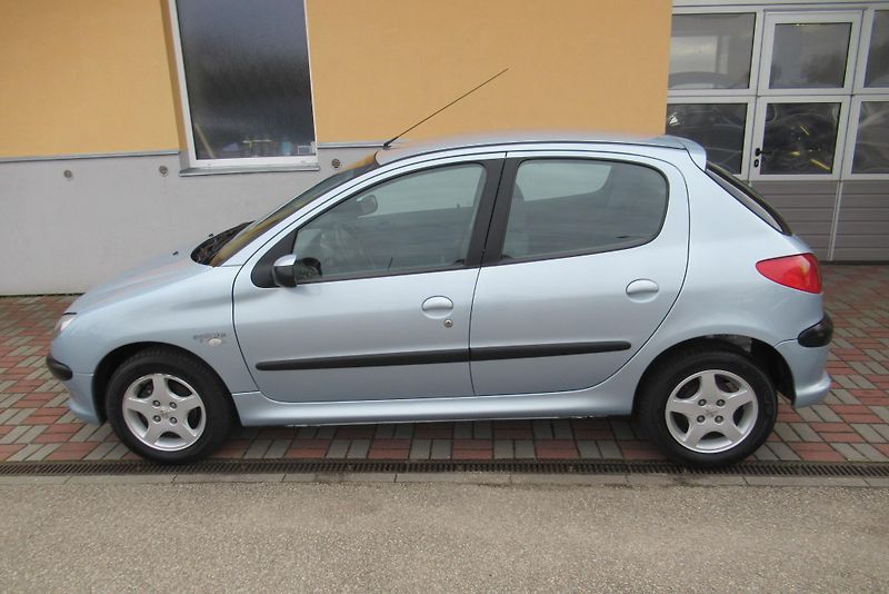 Peugeot 206 1.4 HDi KLIMA TOP STAV! - fotka 6 z 21
