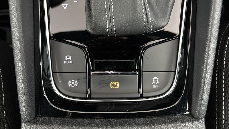 Škoda Karoq 1.5 TSI DSG Sportline - fotka 22 z 27