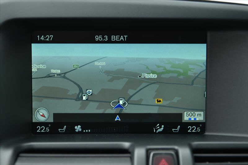 Volvo XC60 2.0 T6 225kW AWD R-DESIGN ČR - fotka 22 z 28