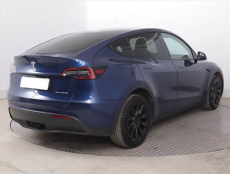 Tesla Model Y (2022) Long Range AWD 79kWh, SoH 90% - fotka 5 z 21
