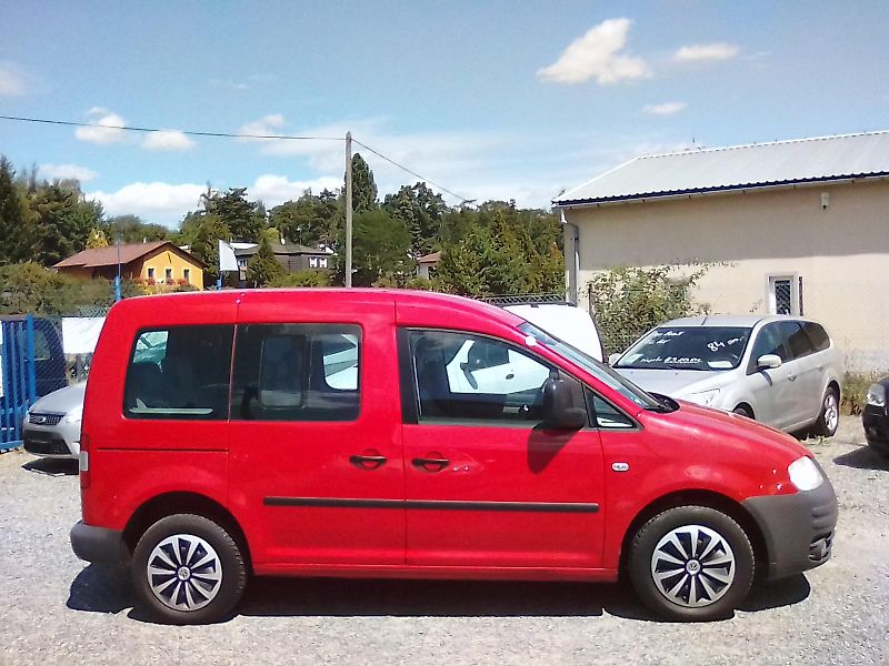 Volkswagen Caddy (2009) 1.4i 16V / LPG, 7.míst, závěs - fotka 3 z 38