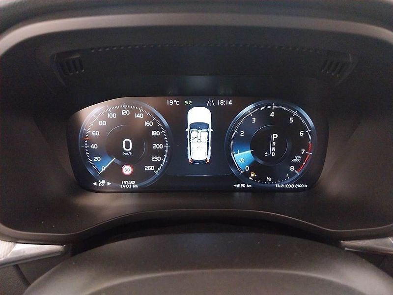 Volvo XC60 (2018) R-Design T5 AWD - fotka 11 z 30