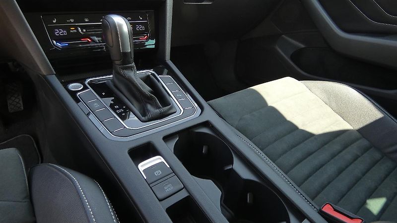 Volkswagen Passat 2.0 TDI 147kW BMT 4MOT DSG Ele - fotka 6 z 22