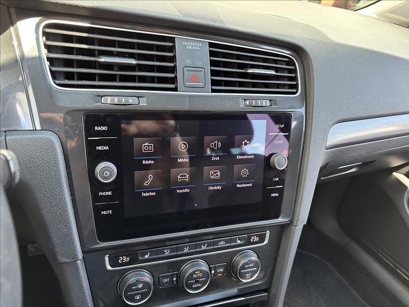 Volkswagen Golf 1,0 TSI 81 kW Comfortline - fotka 47 z 48