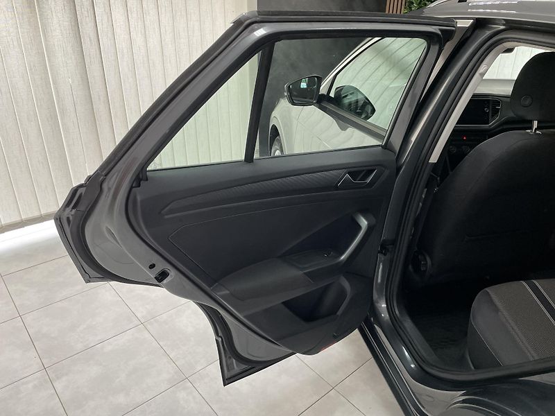 Volkswagen T-Roc 1.5 TSi ČR 6M ACC TZ  - fotka 15 z 28