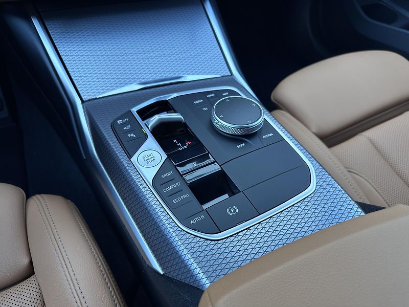 BMW Řada 3 320d xDrive M-Sport Touring - fotka 27 z 31